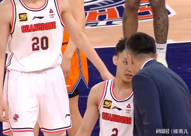 杜锋谈今季表现：广东队需增强内线深度