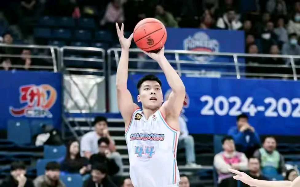 辽宁队在与山西队的比赛中保持了领先地位