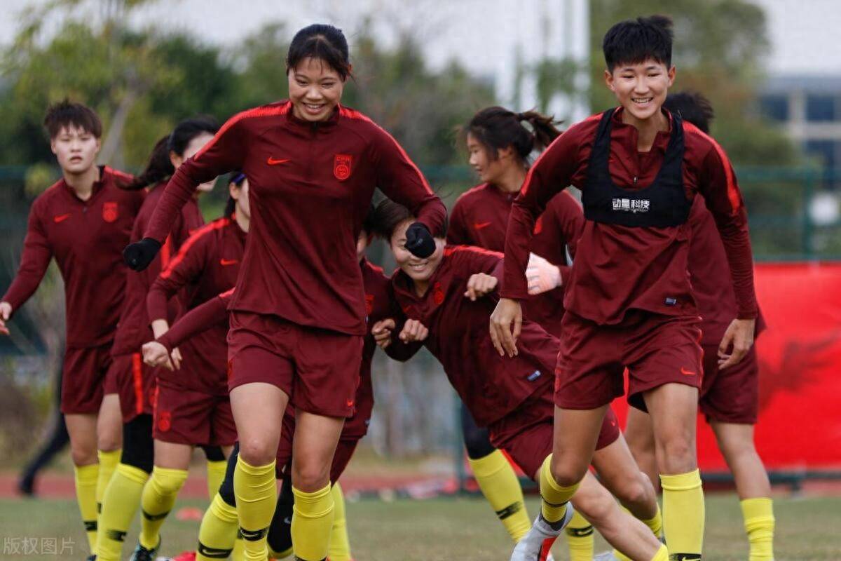 包含女足备战亚洲杯，全队备战士气高昂斗志昂扬的词条