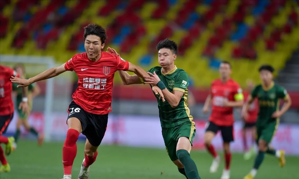 热辣足球联赛:实力球队紧锣密鼓斗智斗勇 热辣足球联赛:实力球队紧锣密鼓斗智斗勇