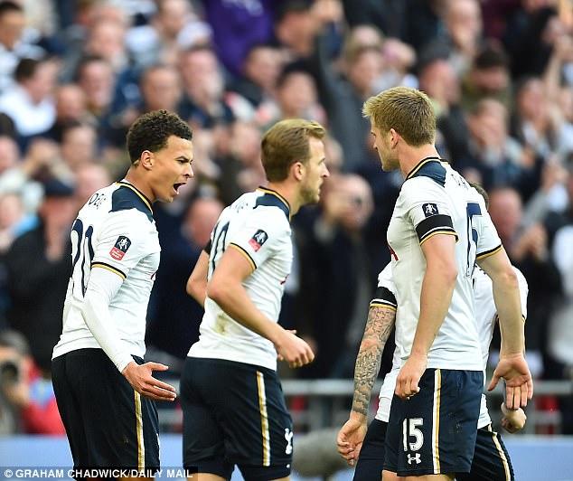 热刺球队球员积极投入社区慈善活动的简单介绍 热刺球队球员积极投入社区慈善活动的简单介绍