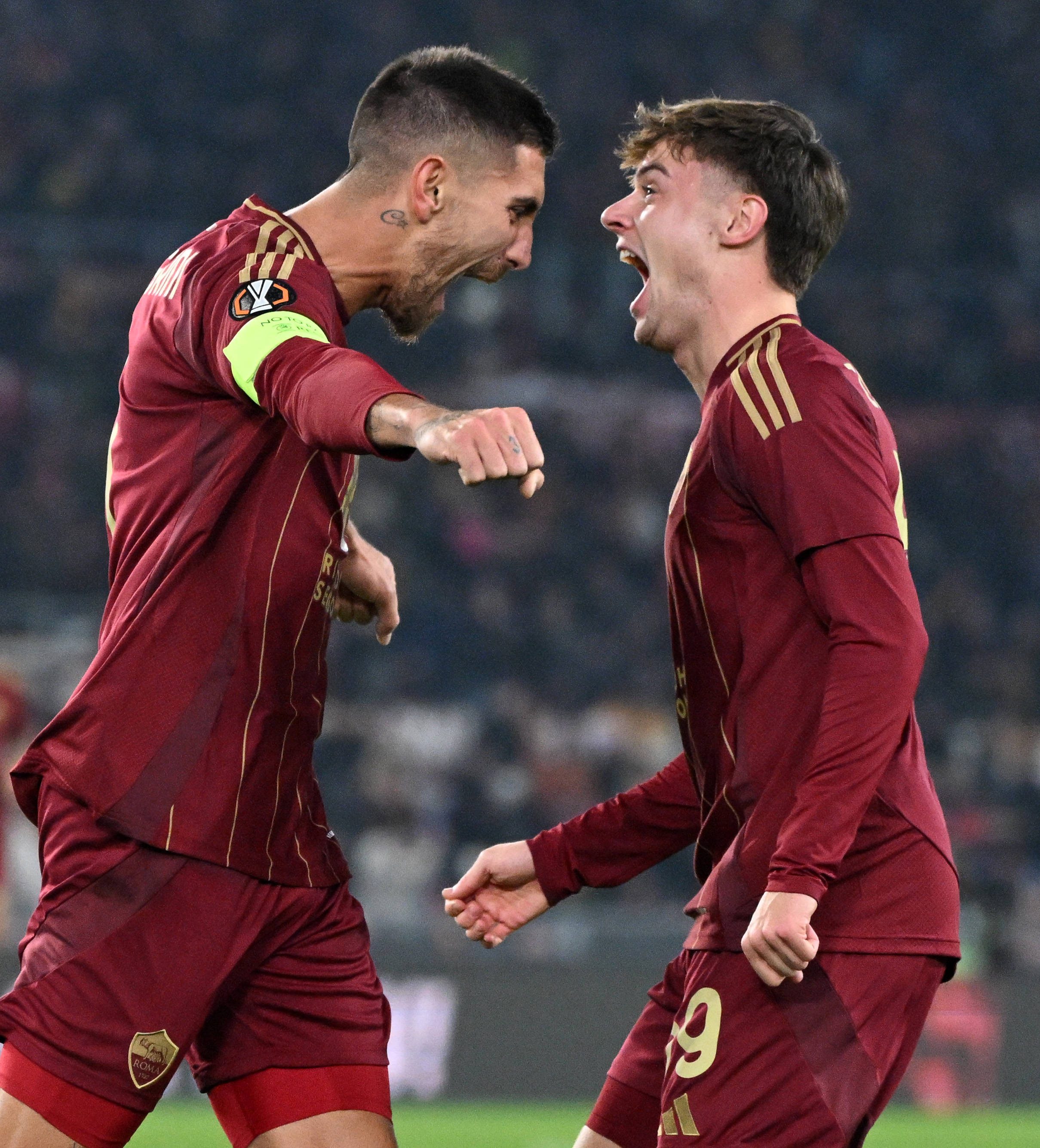 罗马球员集体训练，备战下一轮比赛