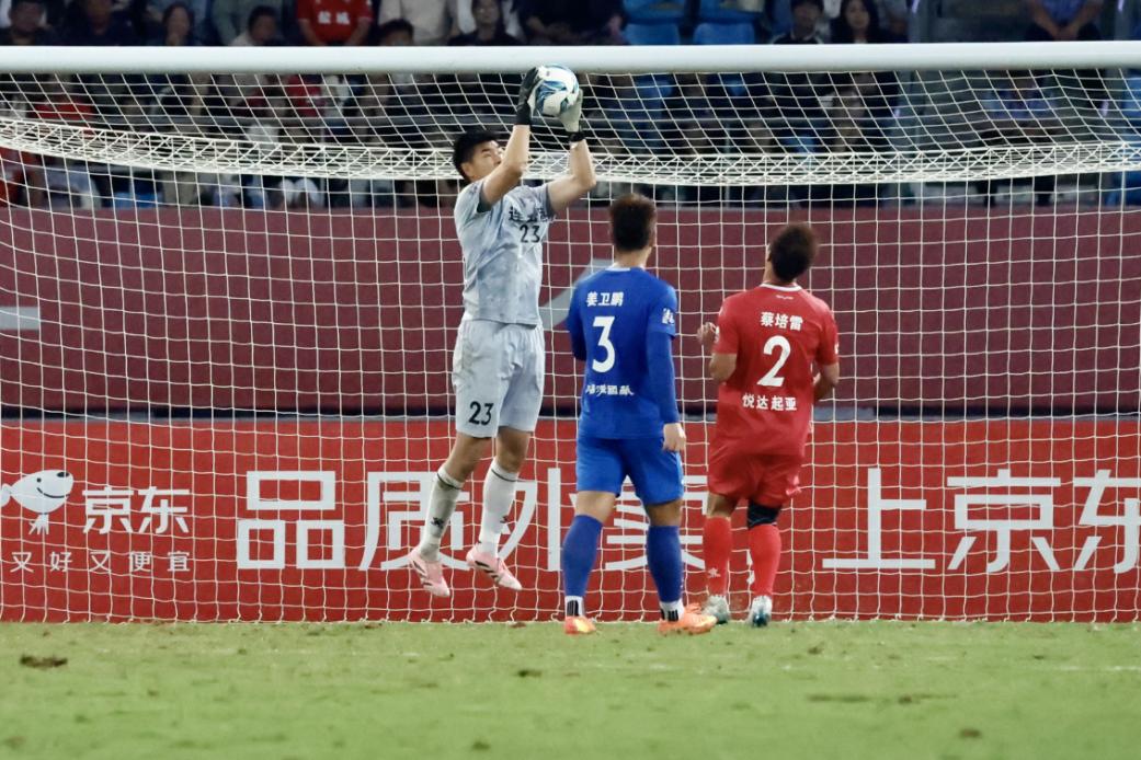 广州蓝队主场胜利，球员表现出色