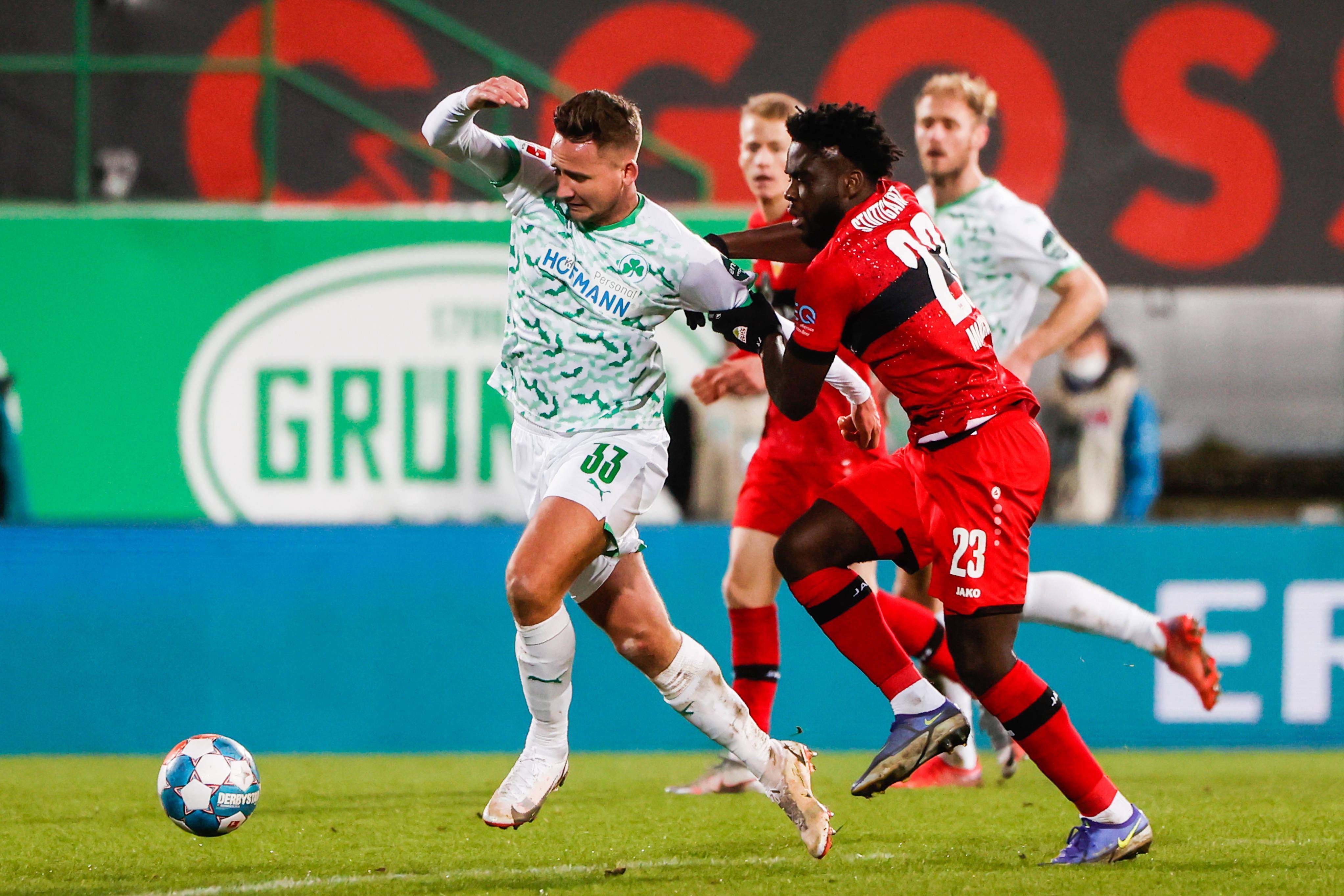 包含沙尔克队后防重整旗鼓，稳住局势的词条