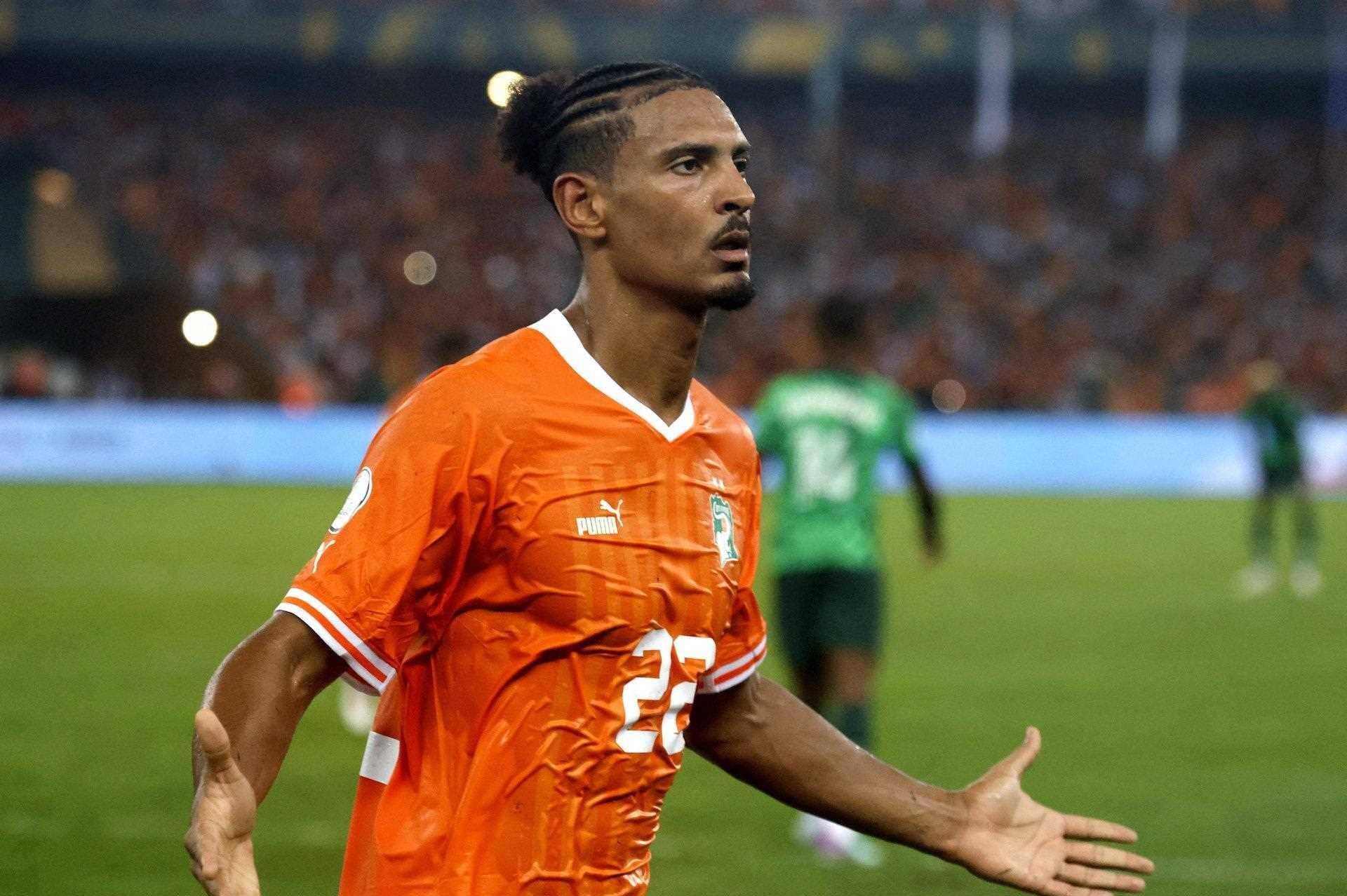 沙特阿拉伯队战胜科特迪瓦队，赢得掌声