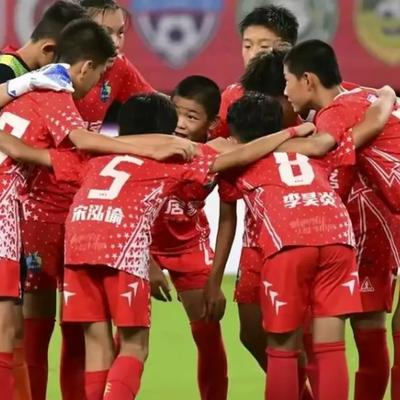 爱游戏登录-国内足球强队交锋，场上精彩纷呈，球迷热情高涨的简单介绍