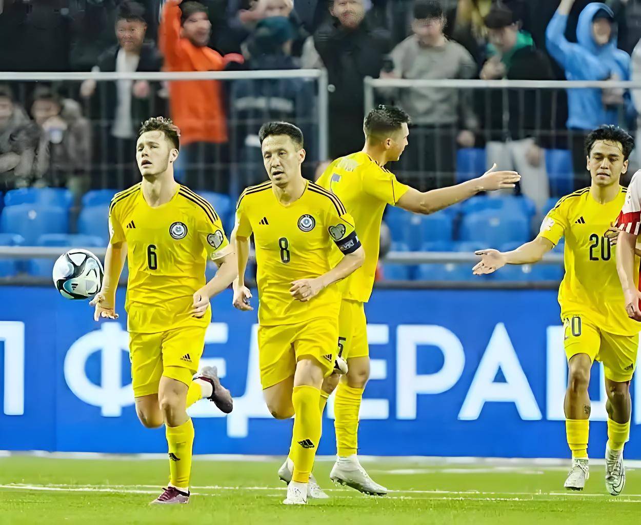 包含比利时客场险胜英格兰，小组头名在望的词条