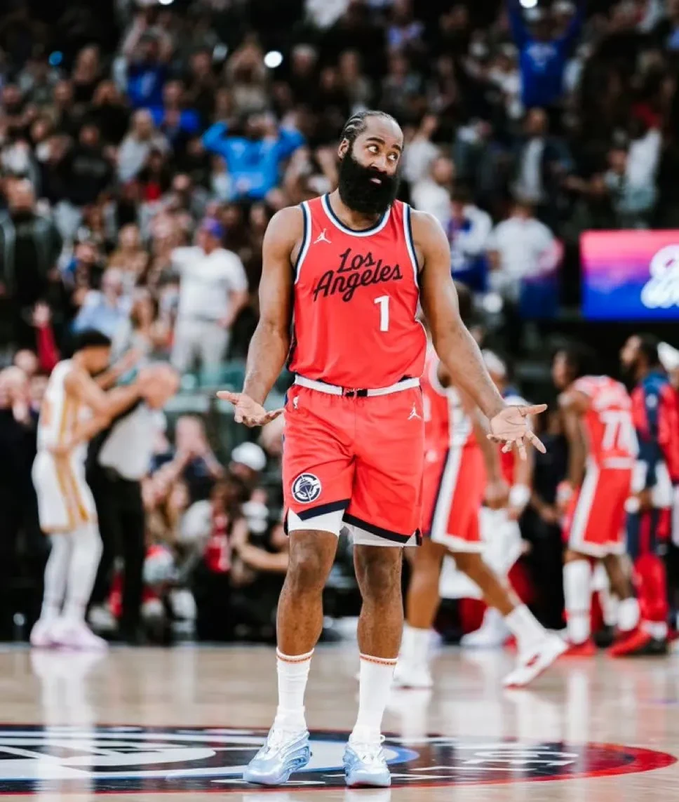 爱游戏在线-哈登三分绝杀，篮网大胜湖人成为热门