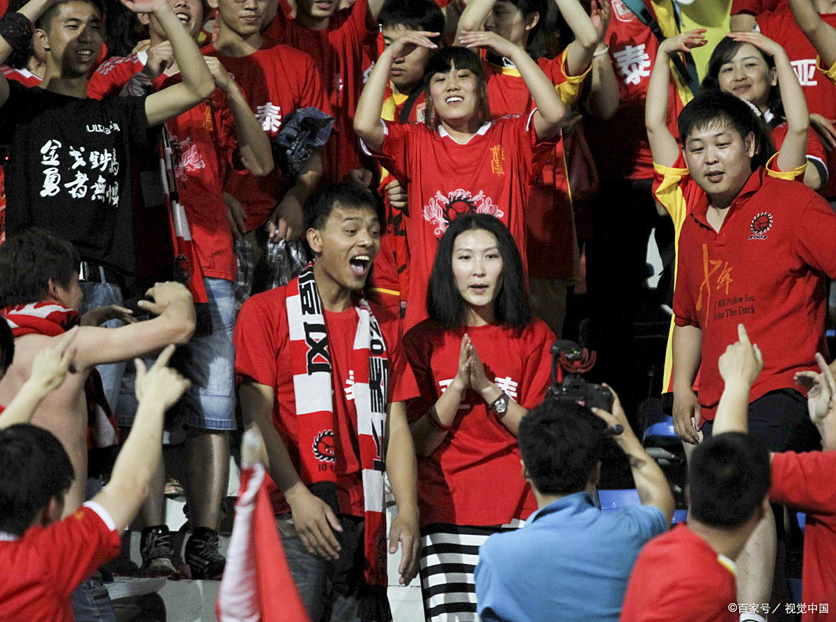 一场激战点燃全国球迷热情,比赛高潮不断的简单介绍 一场激战点燃全国球迷热情,比赛高潮不断的简单介绍