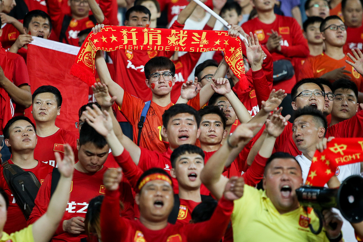 一场激战点燃全国球迷热情,比赛高潮不断的简单介绍 一场激战点燃全国球迷热情,比赛高潮不断的简单介绍