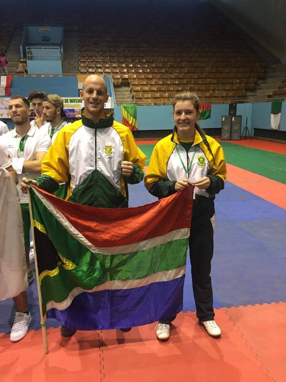 包含非洲足球锦标赛蓄势待发，杨雪展现实力的词条