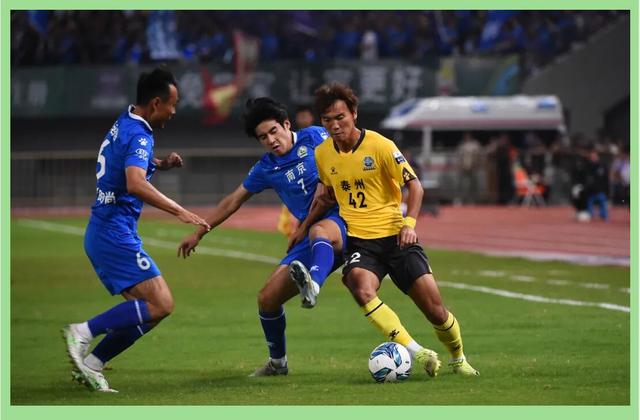 关于南京队在周末比赛中演绎经典对决战的信息 关于南京队在周末比赛中演绎经典对决战的信息