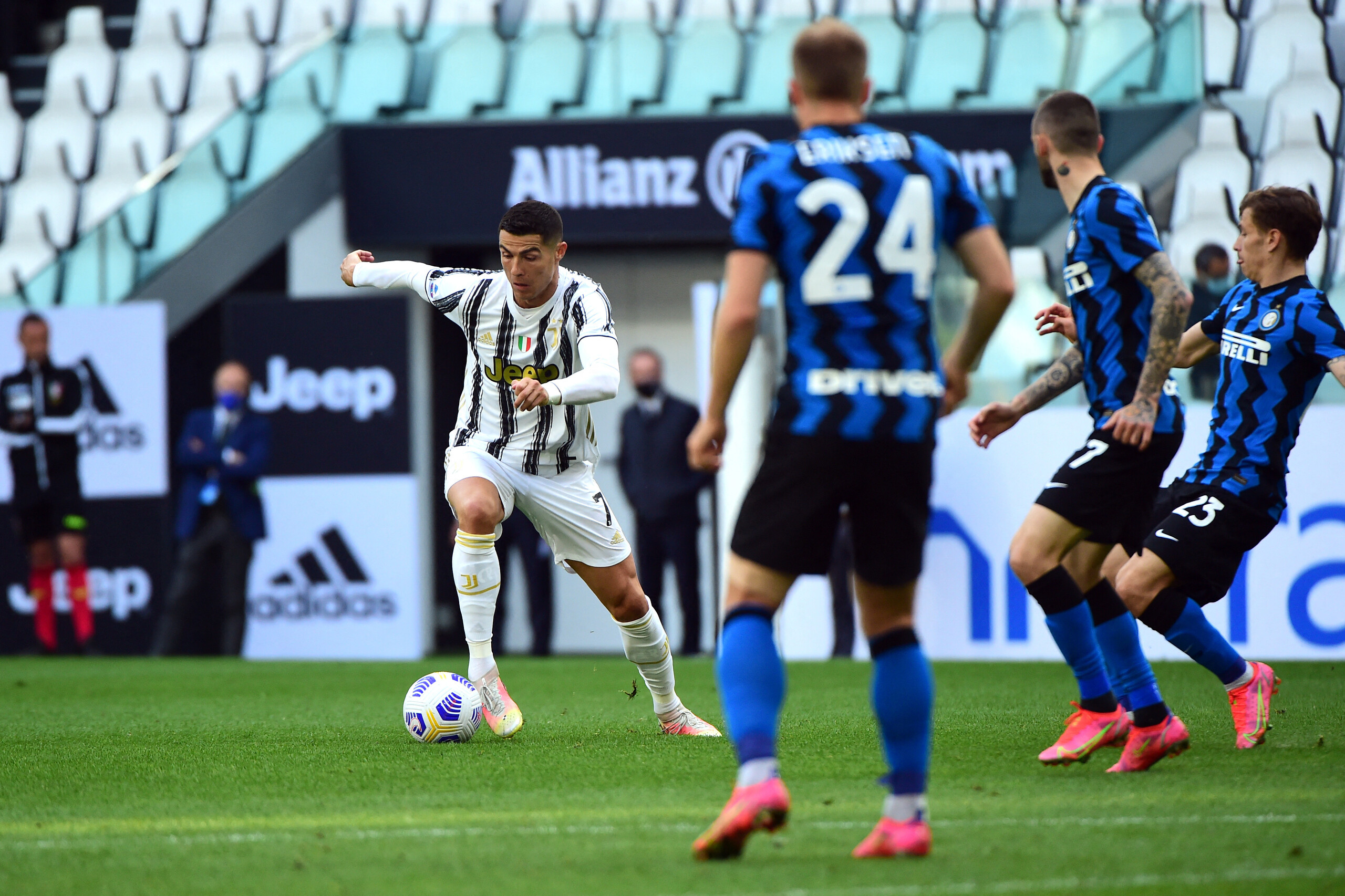 爱游戏app-莱斯特城客场保持不败，领先优势扩大