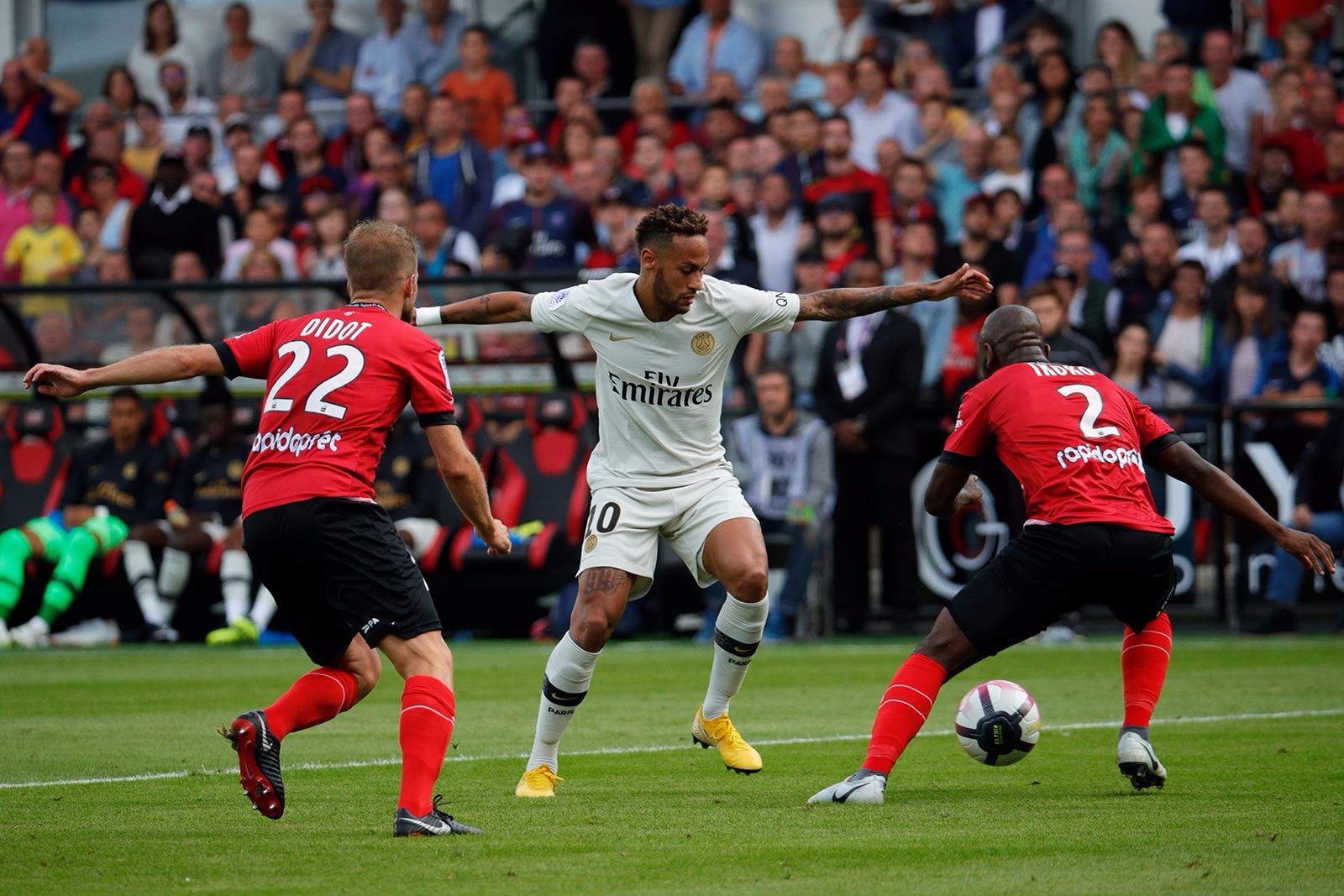 包含甘冈客场不敌，连续两轮法甲落败的词条